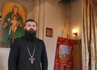 Новый настоятель церкви Сурб Акоп в Симферополе- иерей Нерсес Хананян провел первую совместную молитву