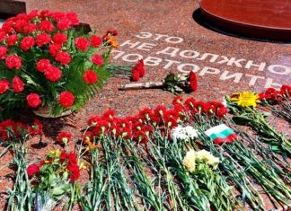 В Симферополе прошли траурные мероприятия, посвященные Дню памяти жертв депортации из Крыма армян, болгар и греков