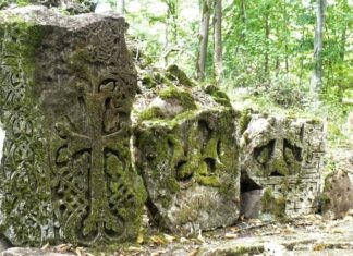 Специальный корреспондент Армянского музея Москвы Евгения Филатова сейчас находится в Арцахе. Это письмо журналист адресует многим людям из внешнего мира — тем, кто не понимает, что сейчас происходит. Или не хотят понимать.