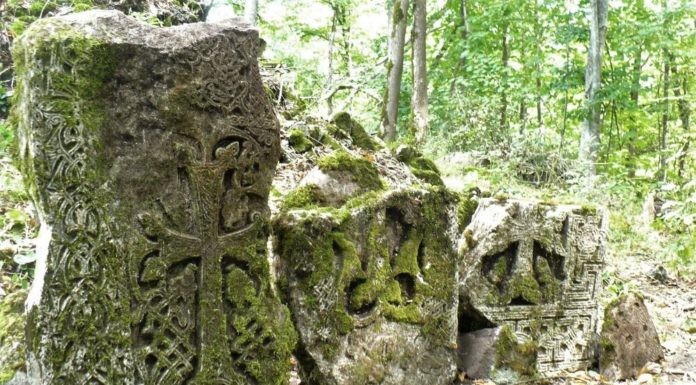 Специальный корреспондент Армянского музея Москвы Евгения Филатова сейчас находится в Арцахе. Это письмо журналист адресует многим людям из внешнего мира — тем, кто не понимает, что сейчас происходит. Или не хотят понимать.