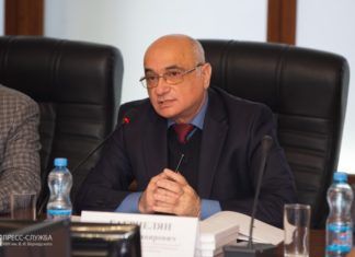 Жизнь как проект. Свой юбилей отметил доктор философских наук, профессор, председатель правления Благотворительного фонда “Луйс”, декан философского факультета Крымского федерального университета — Олег Аршавирович Габриелян