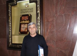 Золотым знаком Крымского армянского общества награждён Грачья Хачатрян — председатель Союза крымских армянских художников