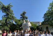 Армянской школе Крымского армянского общества 20 лет