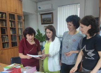 Армянская школа им.Габриэла Айвазовского получила в подарок от Министерста образования Республики Армения новые учебные пособия