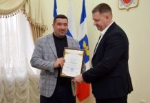 Председатель Крымского армянского общества получил благодарственное письмо от главы администрации Симферополя в преддверии Дня народного единства