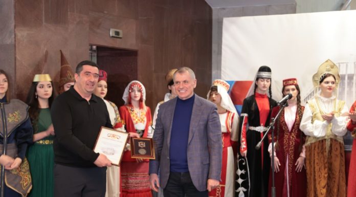 Крымское армянское общество награждено благодарственным письмом за гуманитарную помощь жителям новых российских регионов и поддержку российской армии в специальной военной операции