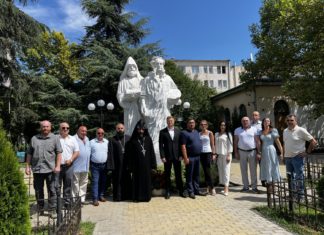 В Симферополе в рамках Дней армянской культуры в Крыму состоялось возложение цветов к памятникам