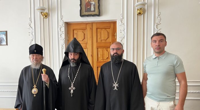 В Симферополе состоялась встреча представителей армянского духовенства с Главой Крымской митрополии