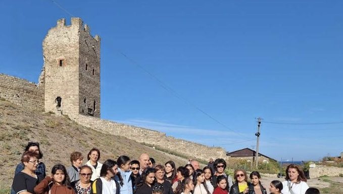 Осенние каникулы для учащихся Армянской школы им.Г.Айвазовского начались с экскурсии