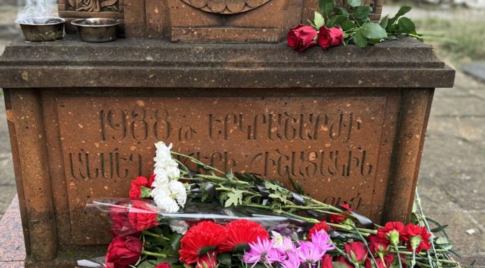 Память жертв разрушительного землетрясения в Армении почтили в Крыму