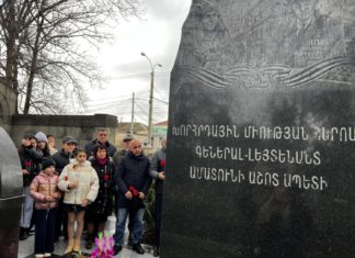 В Симферополе возложили цветы к могиле Героя Советского Союза Ашота Аматуни