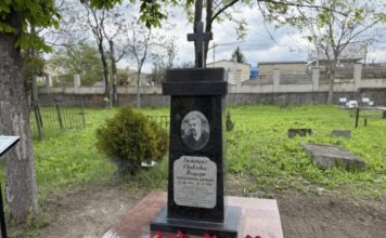 Море, память и мрамор: в Симферополе открыт памятник лучшему ученику Айвазовского