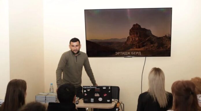 16 мая в молодежном центре «Агапэ» церкви Сурб Акоб г. Симферополь прошла презентация книги «Армения — страна крепостей» блогера и путешественника Арутюна Акопяна.